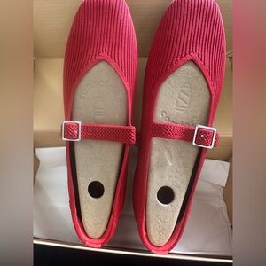 Vivaia shoes size US 9-9.5